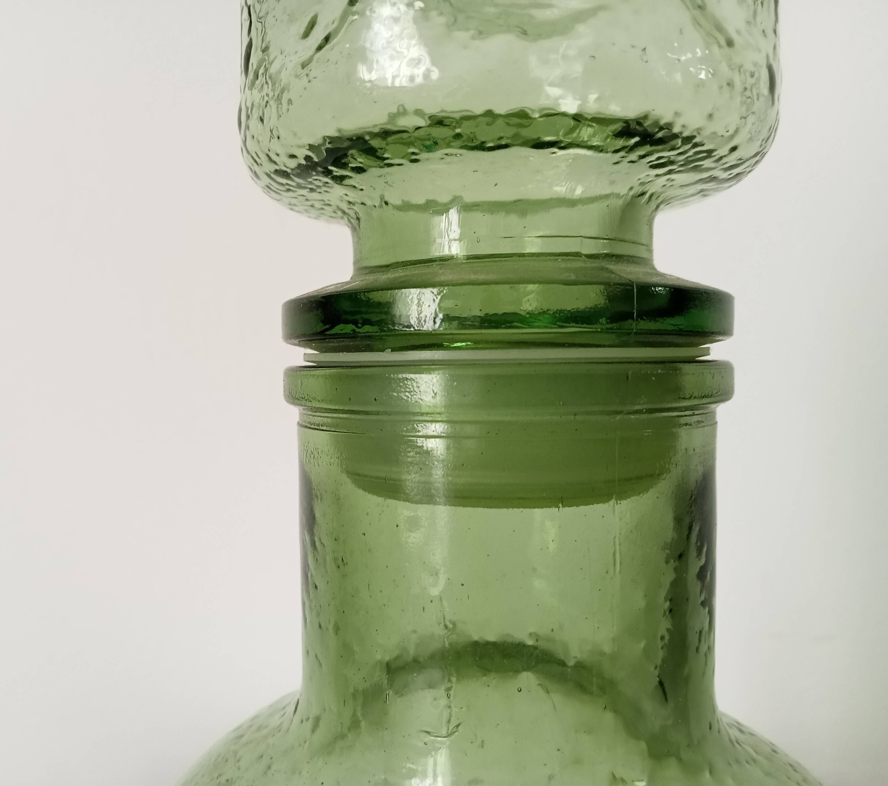 Vintage 60s carafe in bubbled molded glass