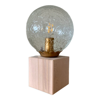 Lampe à poser globe vintage en verre et pied en bois