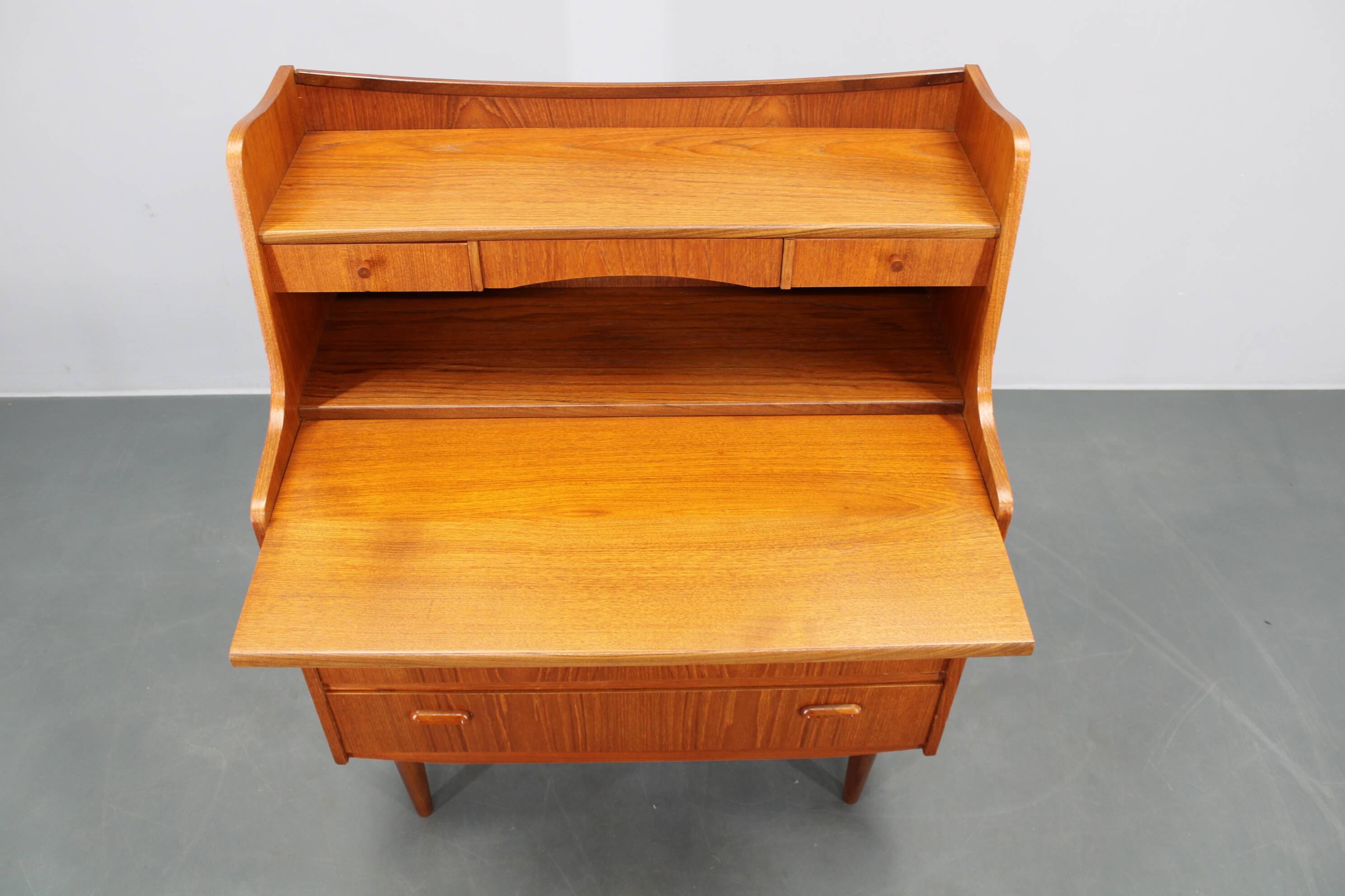 Meuble de salle de bain/bureau danois en teck restauré, avec miroir et bureau coulissant, années 1960