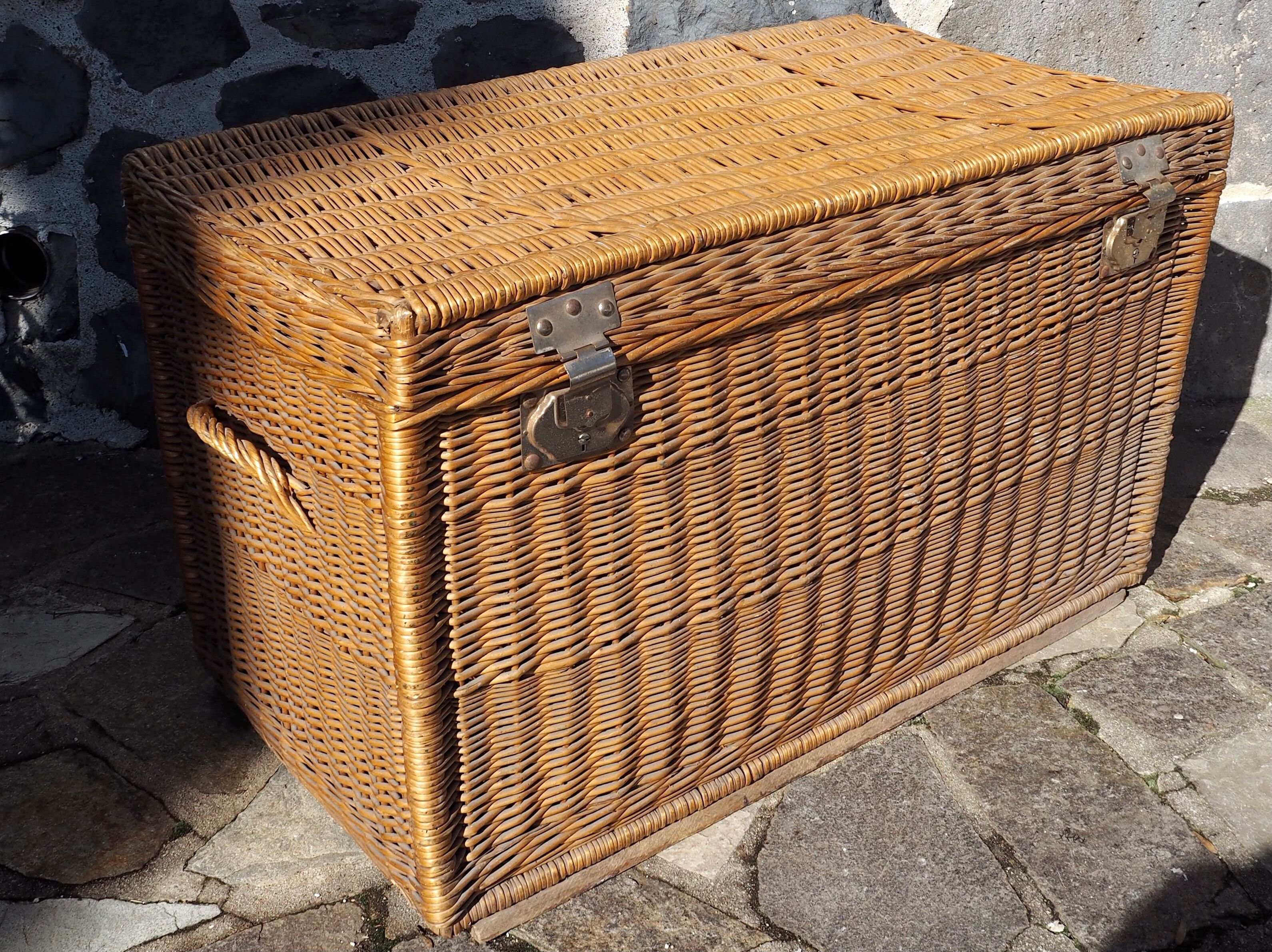 XXL wicker trunk