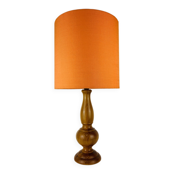 Lampe bois tourné abat jour orange, années 70