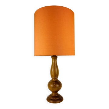 Lampe bois tourné abat jour orange, années 70