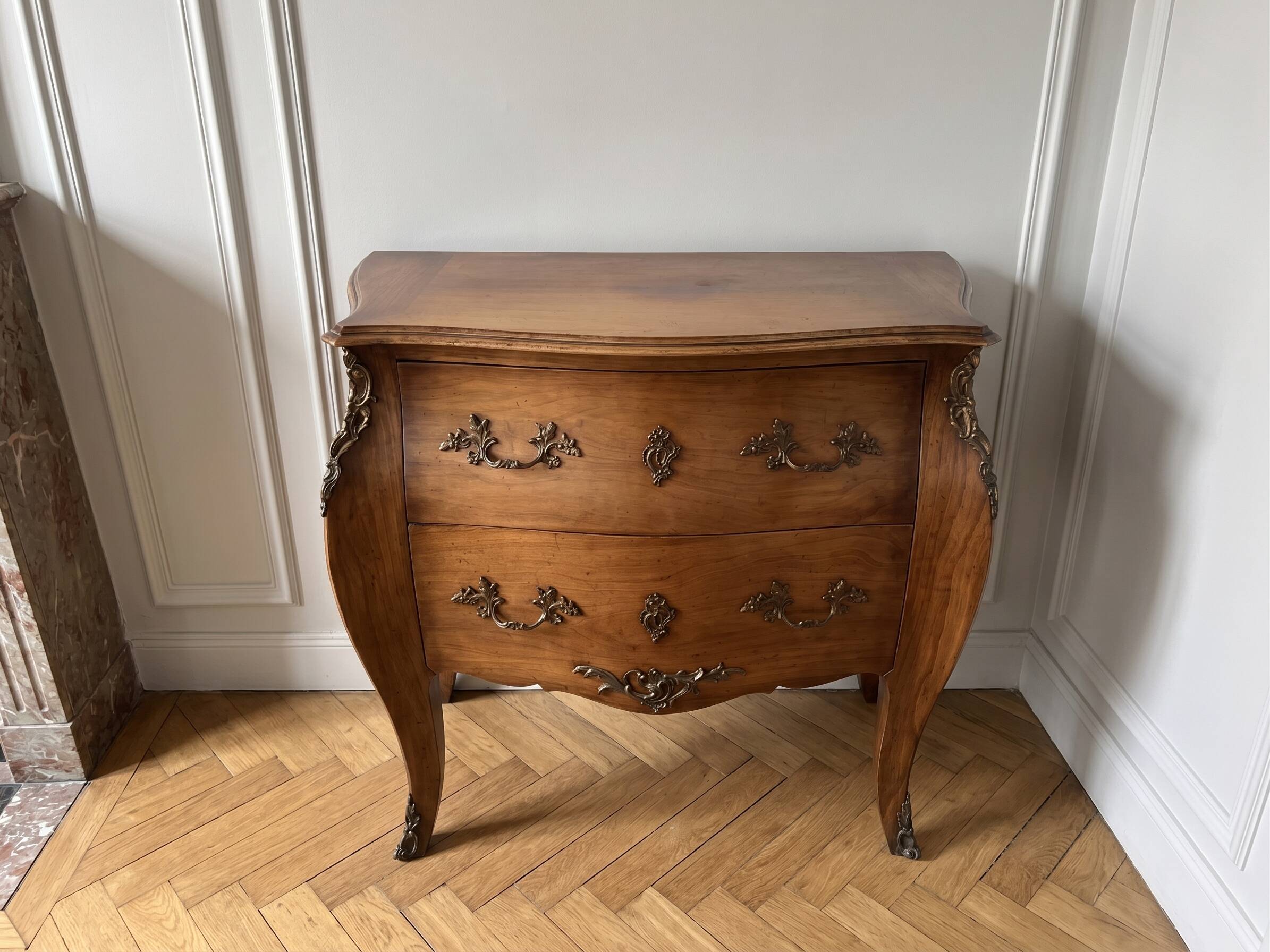 Commode style louis XV