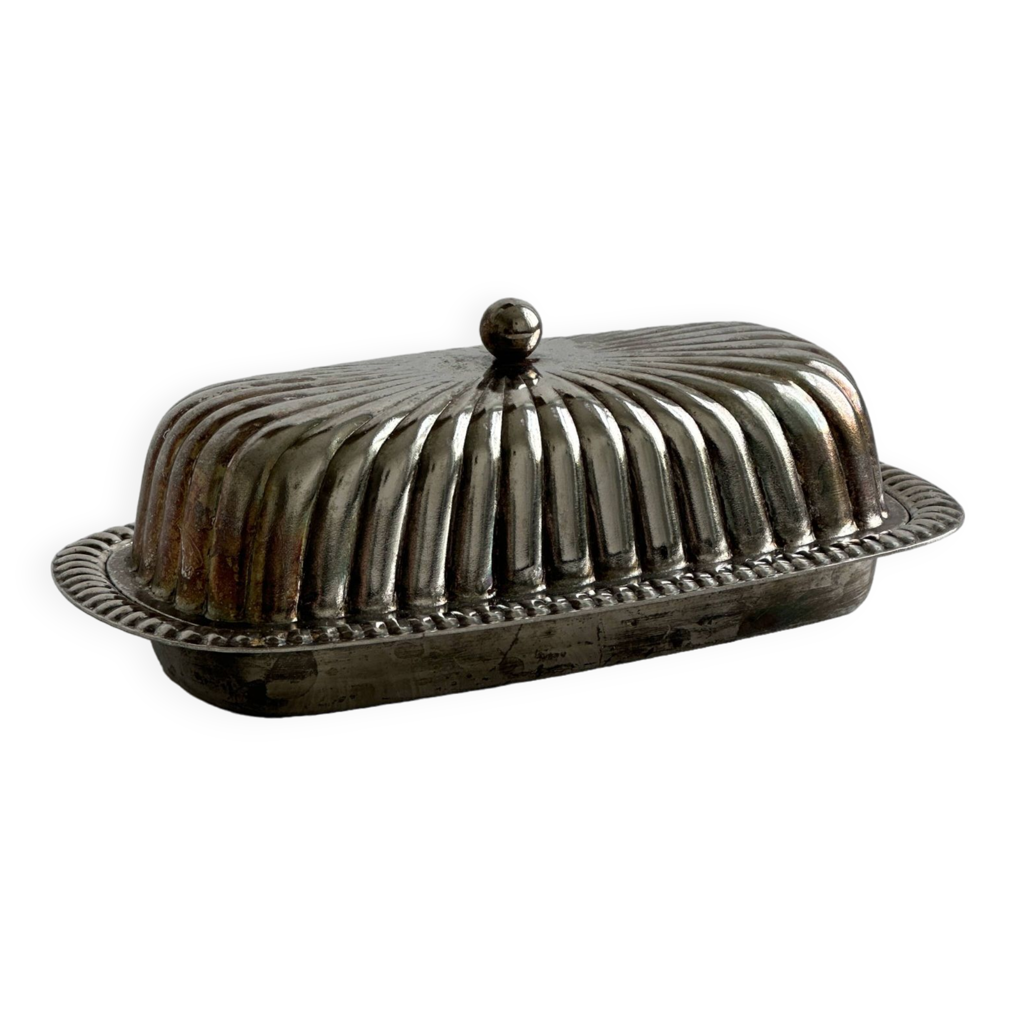 Old English butter dish in silver-plated metal and chiseled crystal.