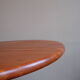 Table à manger massive en teck par Dyrlund, années 1970.