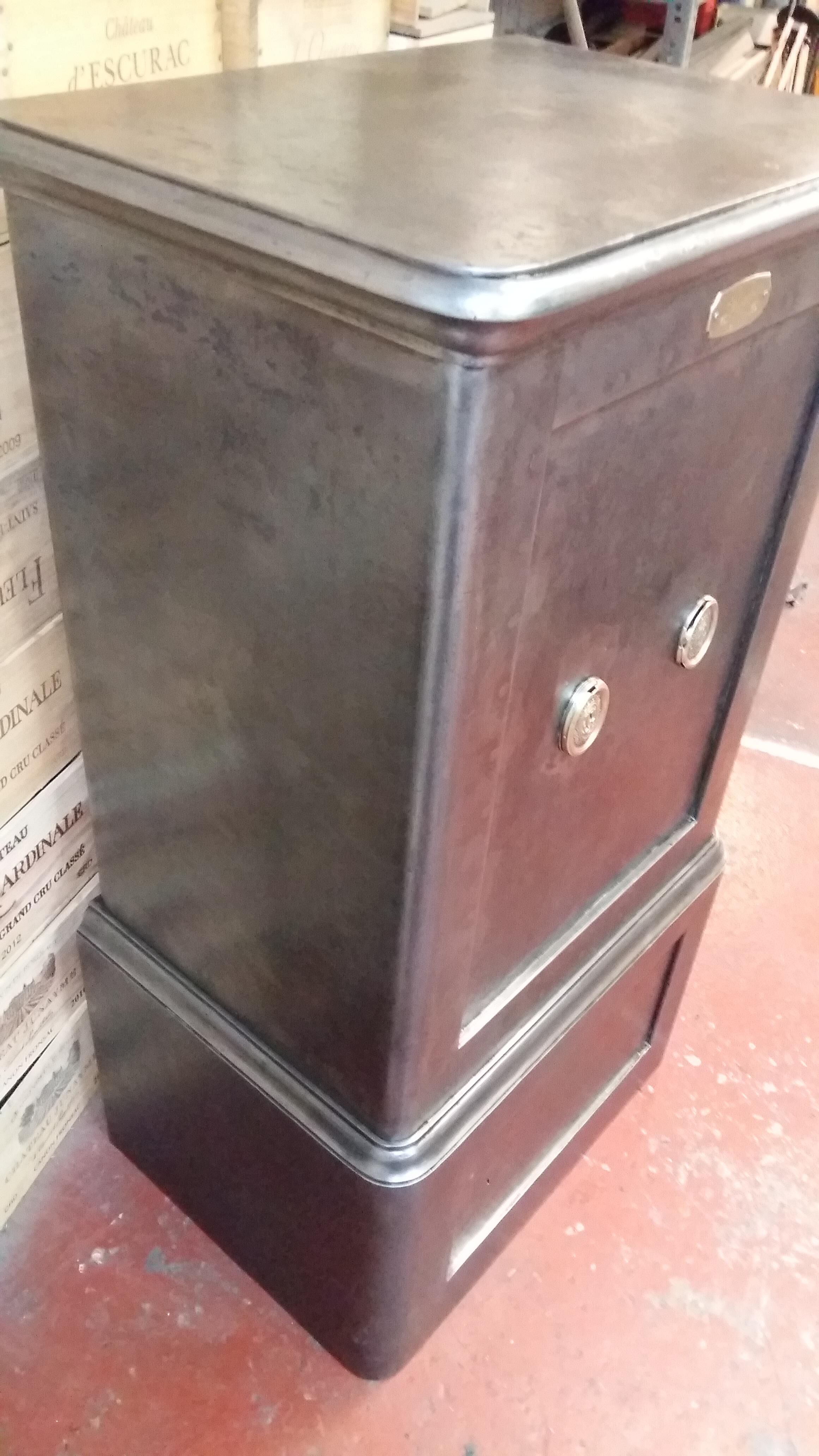Ancien coffre fort fichet Paris patine graphite Selency