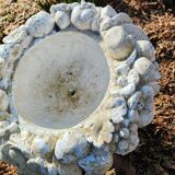 Paire de jardinières rondes sur pied - coupes de fruits en pierre