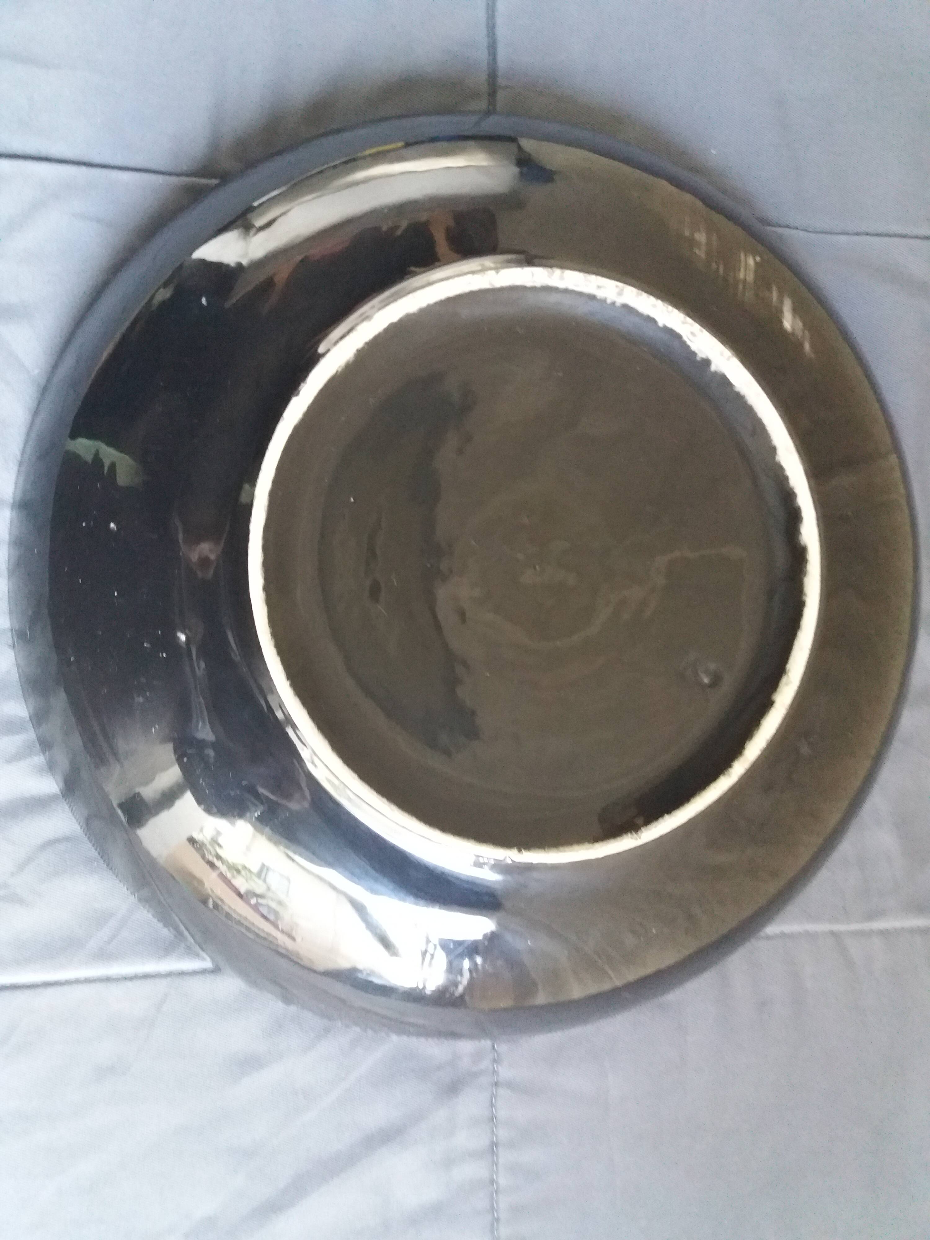 Great vintage cut has modernist décor