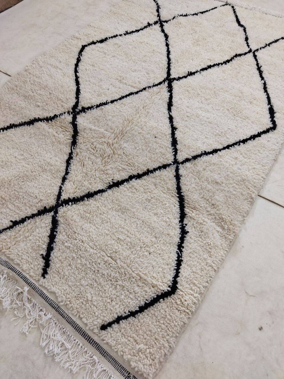 Tapis berbère marocain artisanal fait main251 x 143 cm