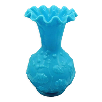 Vase en opaline bleu