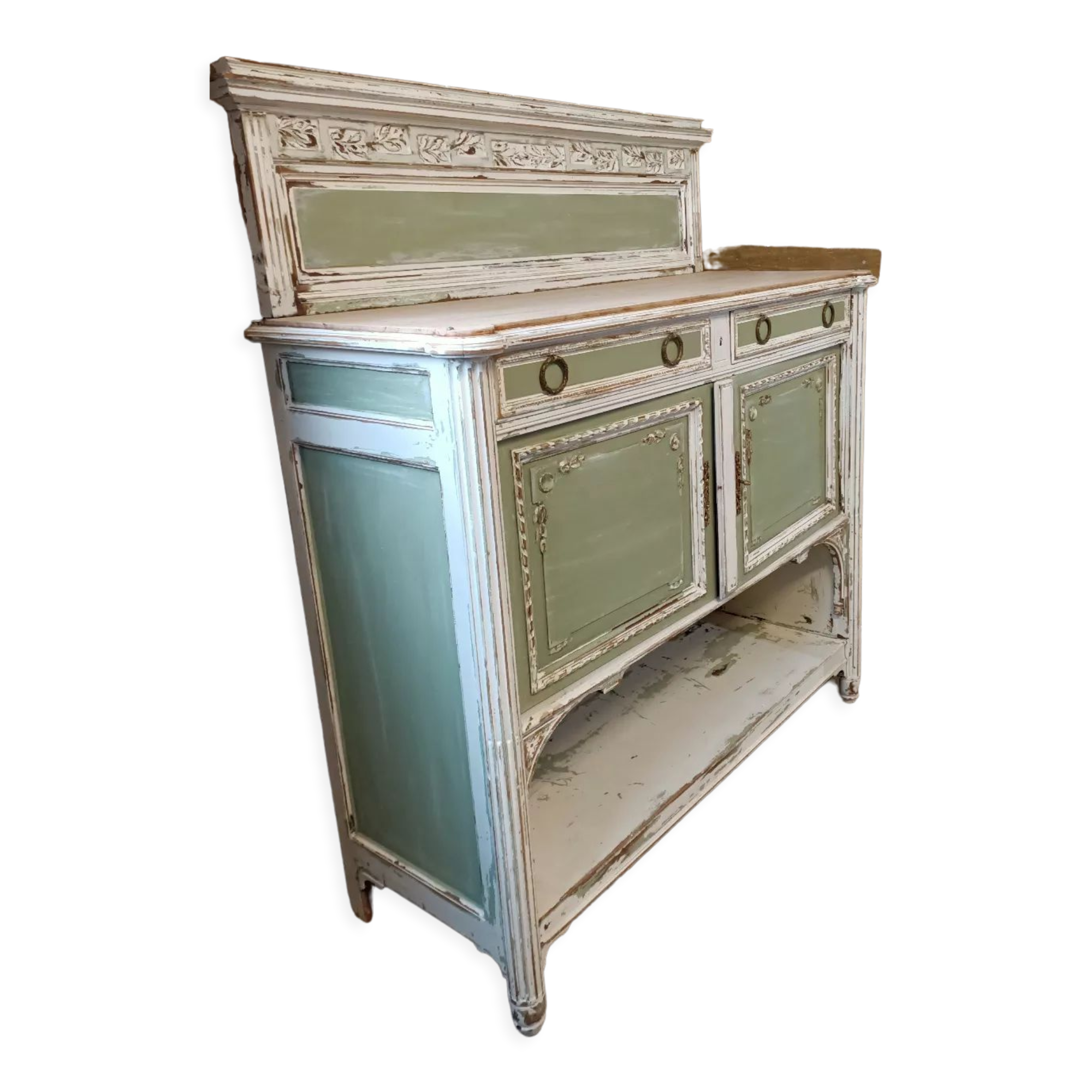 Patinated buffet service