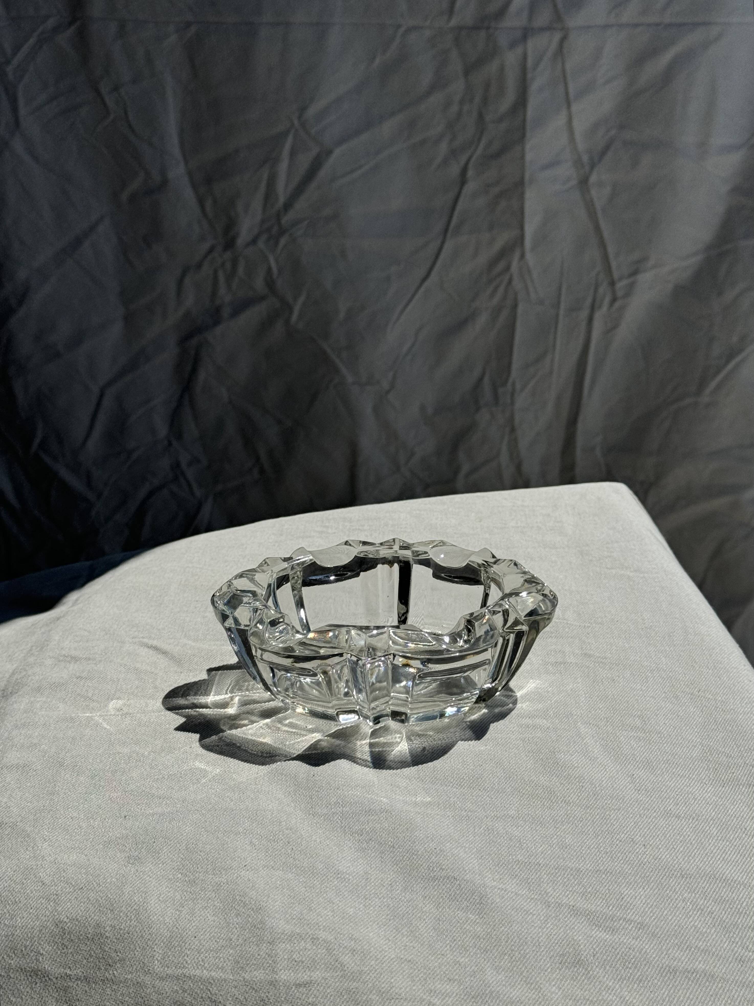 Classic geometric style glass ashtray
