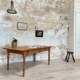 Table with turned legs in solid wood