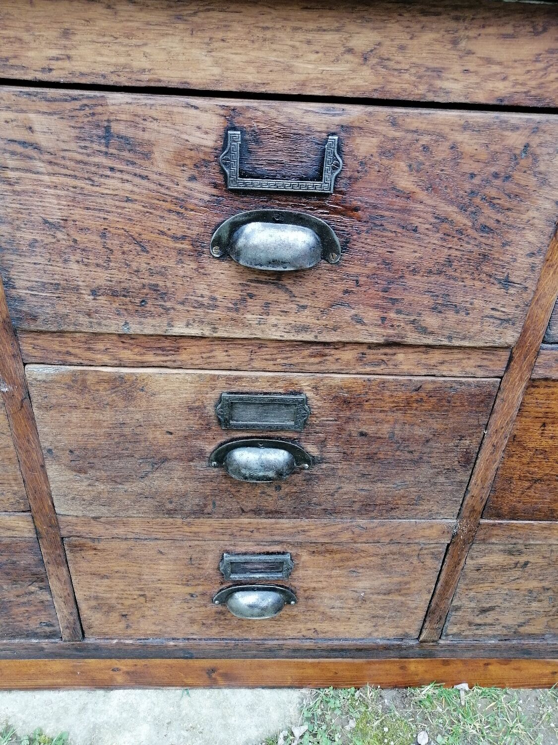 Meuble de métier en bois avec tiroirs