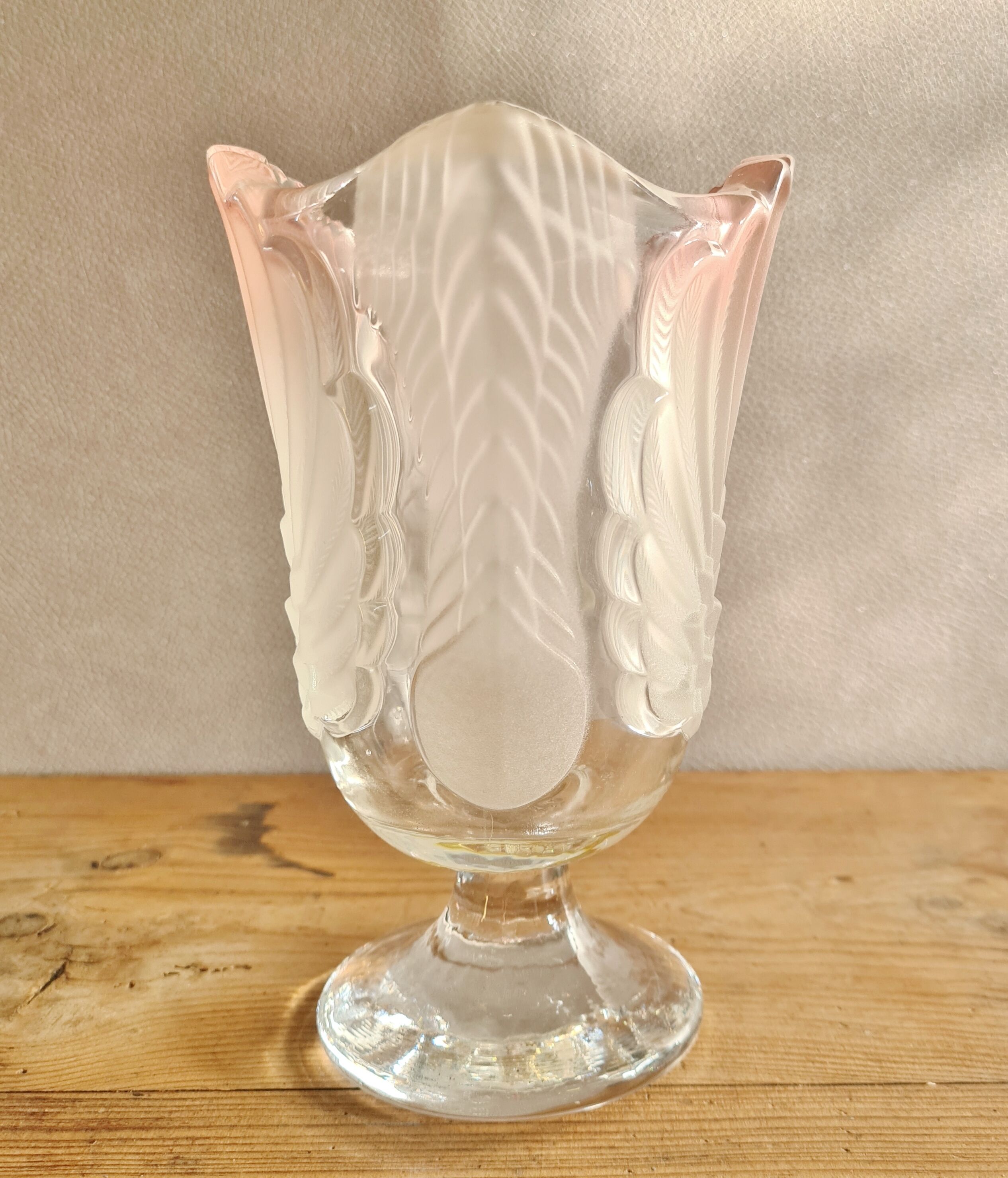 Pink swan crystal cut walther glas