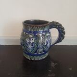 Choppe in polychrome earthenware twisted handle