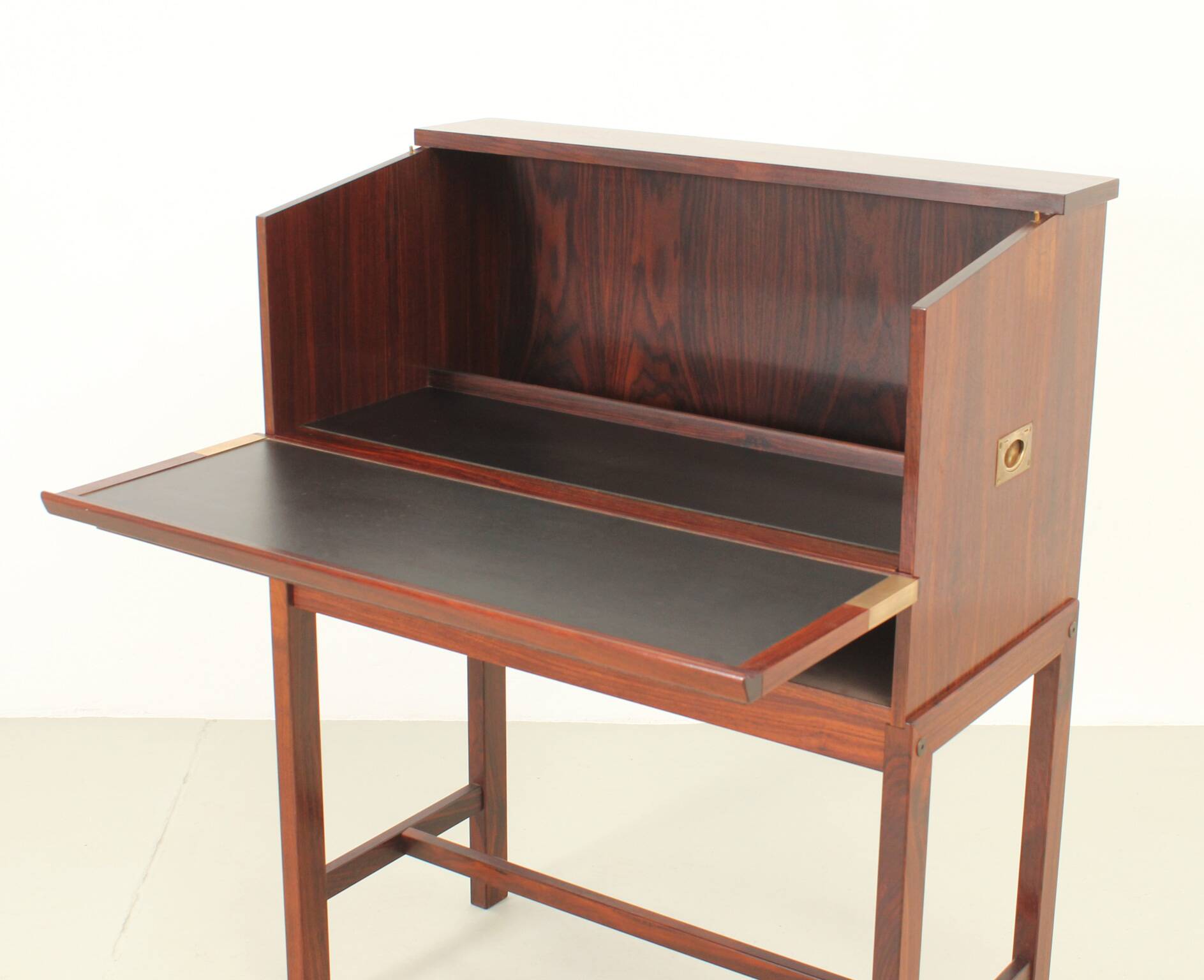 Elegant bar cabinet by Dyrlund, Denmark, 1960s.