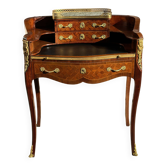 Sublime Bureau de milieu à gradin de style Transition, marqueté, XIXe