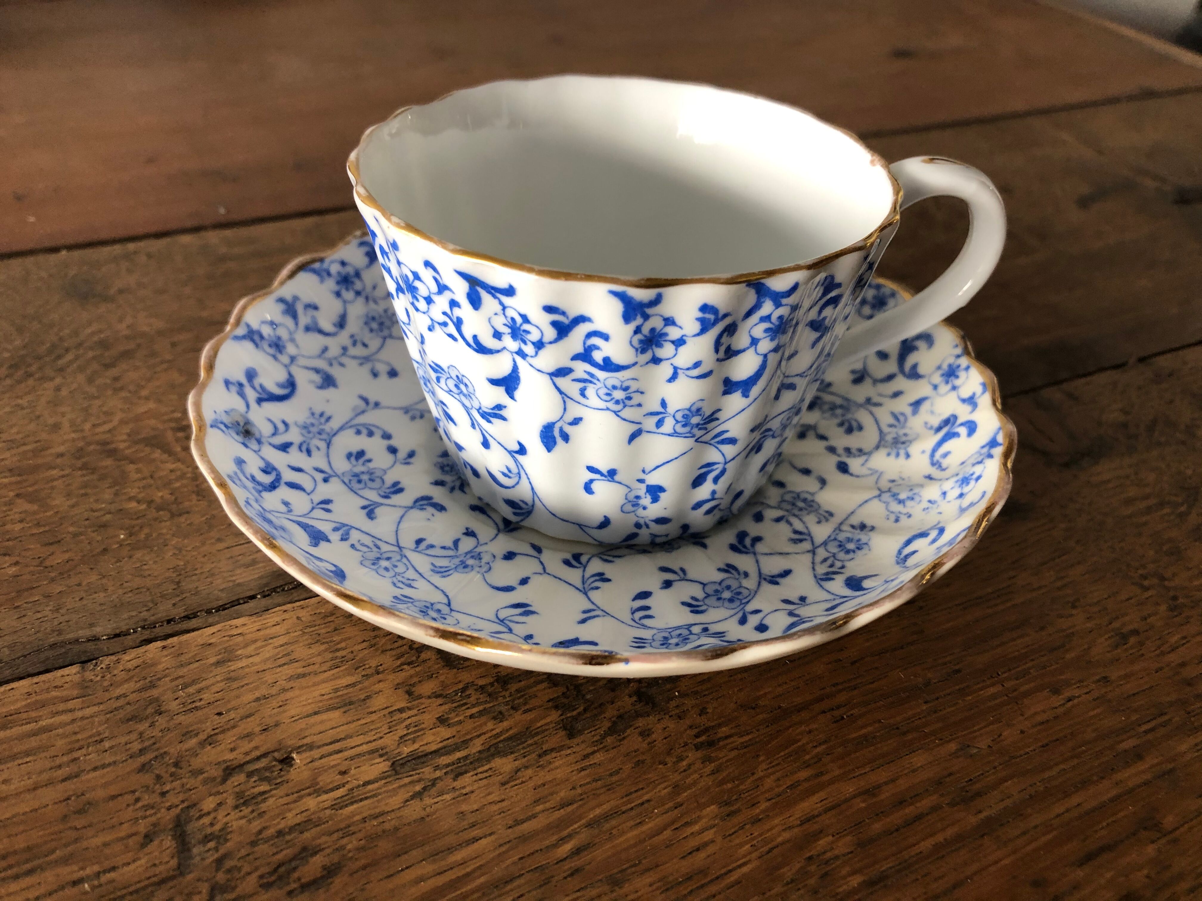 Set of 6 coffee cups in antique porcelain