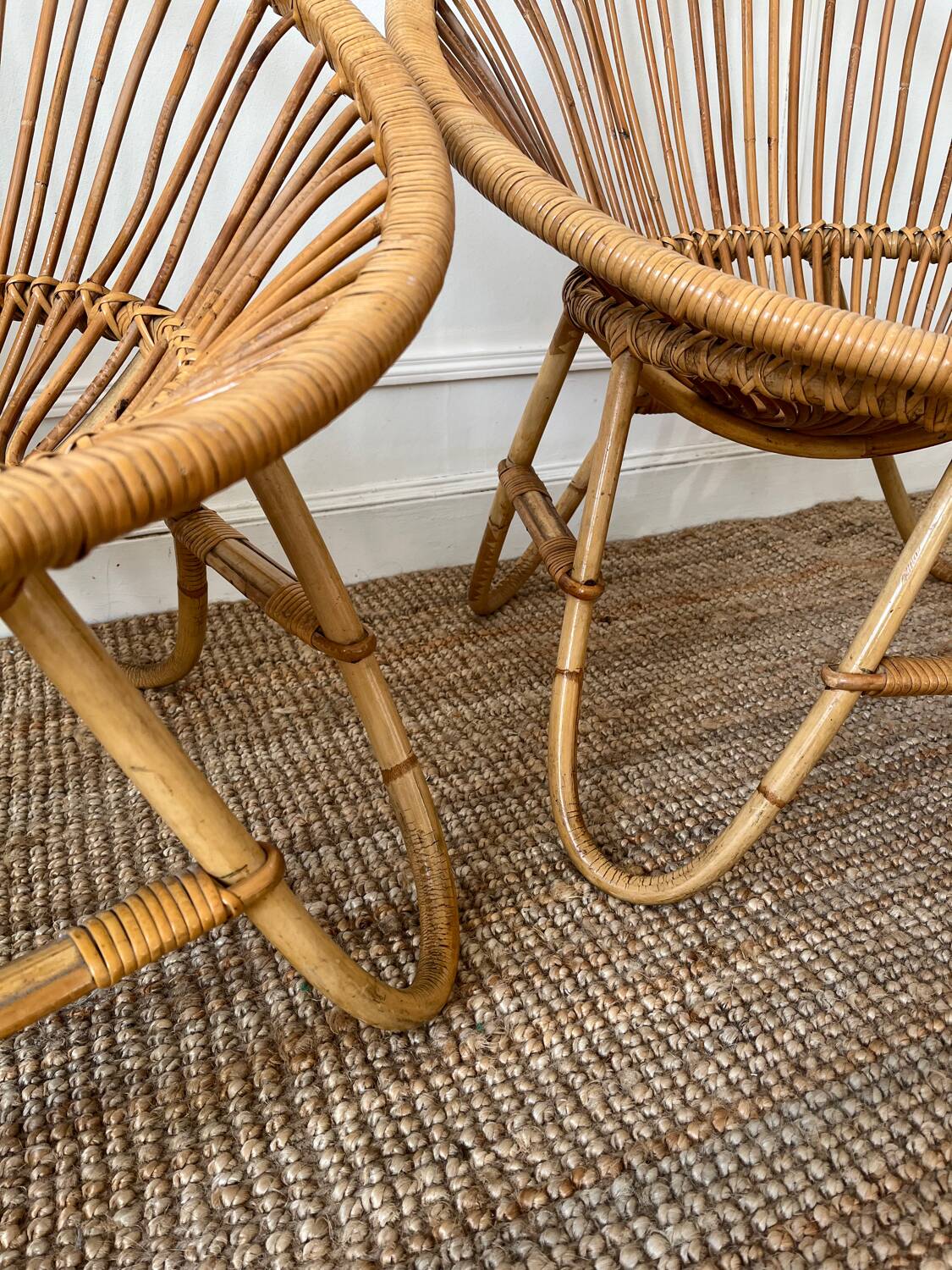 Paire de fauteuils corbeille en rotin , années 50-60