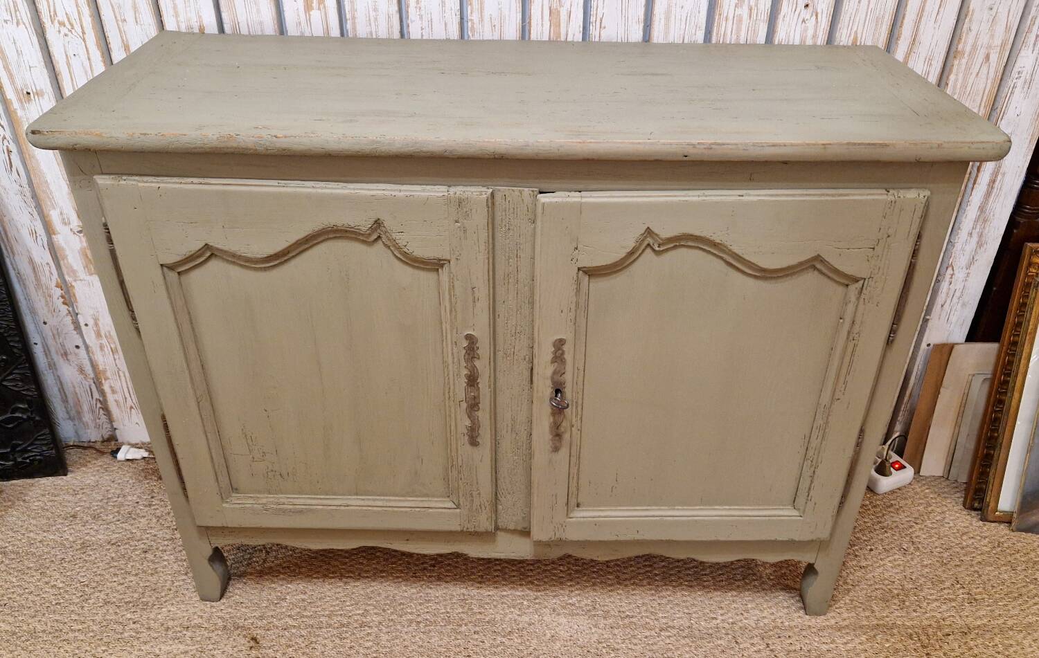 Buffet Louis XV patiné vert méridionale