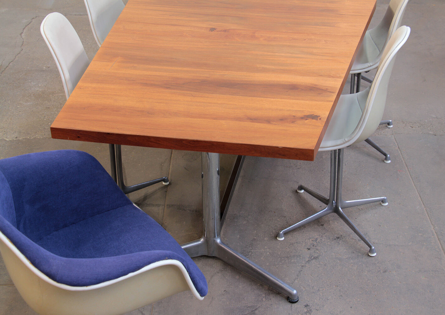 Castelli Lecture Table