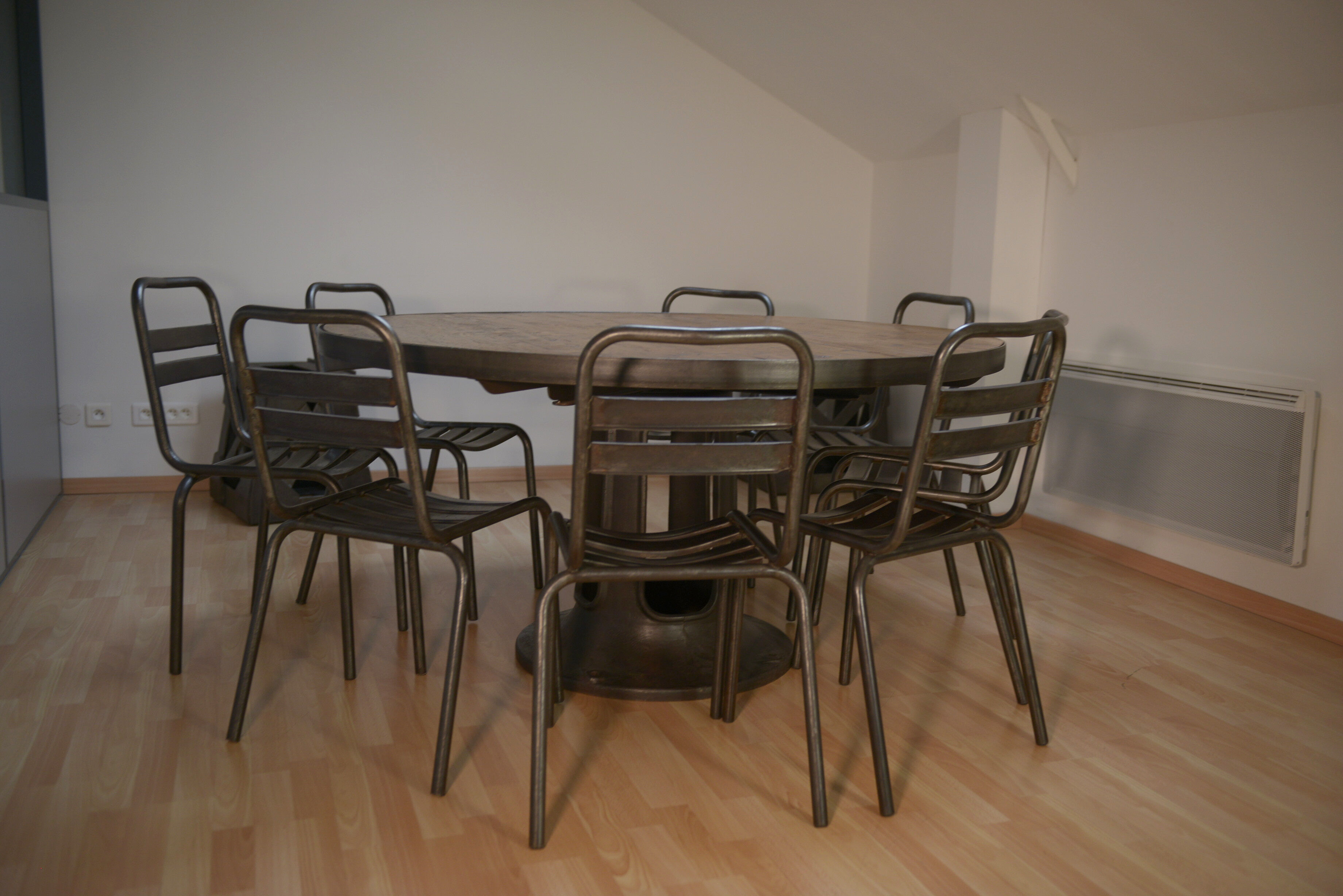 Set of 8 stackable 1950 metal chairs