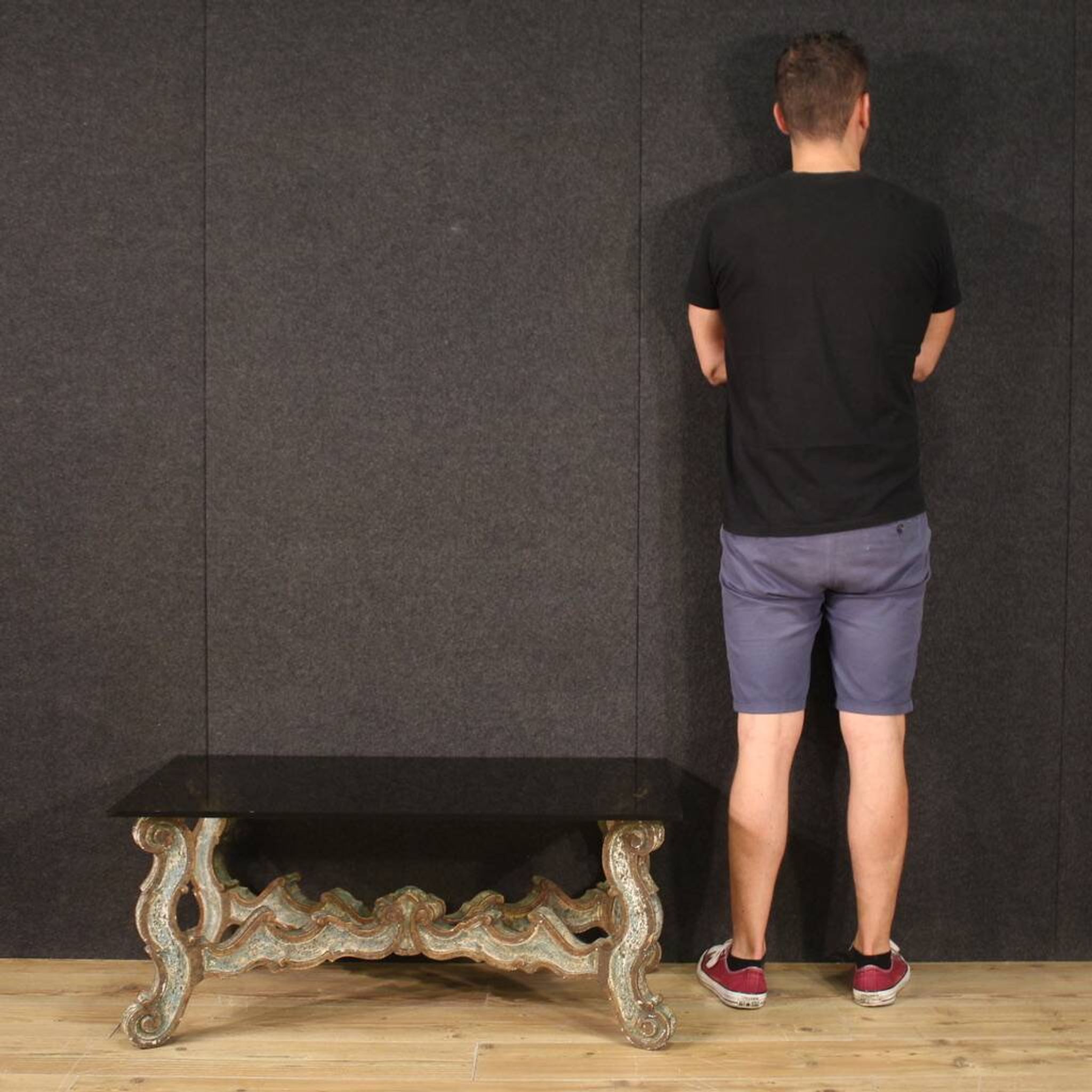 Table basse en bois laqué des années 1960