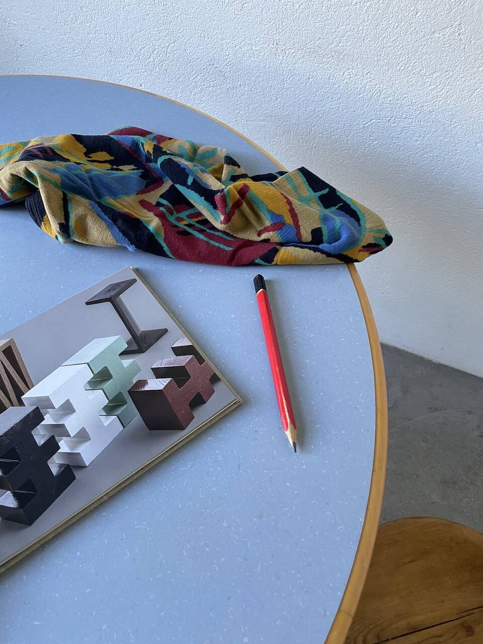 80s round beech table