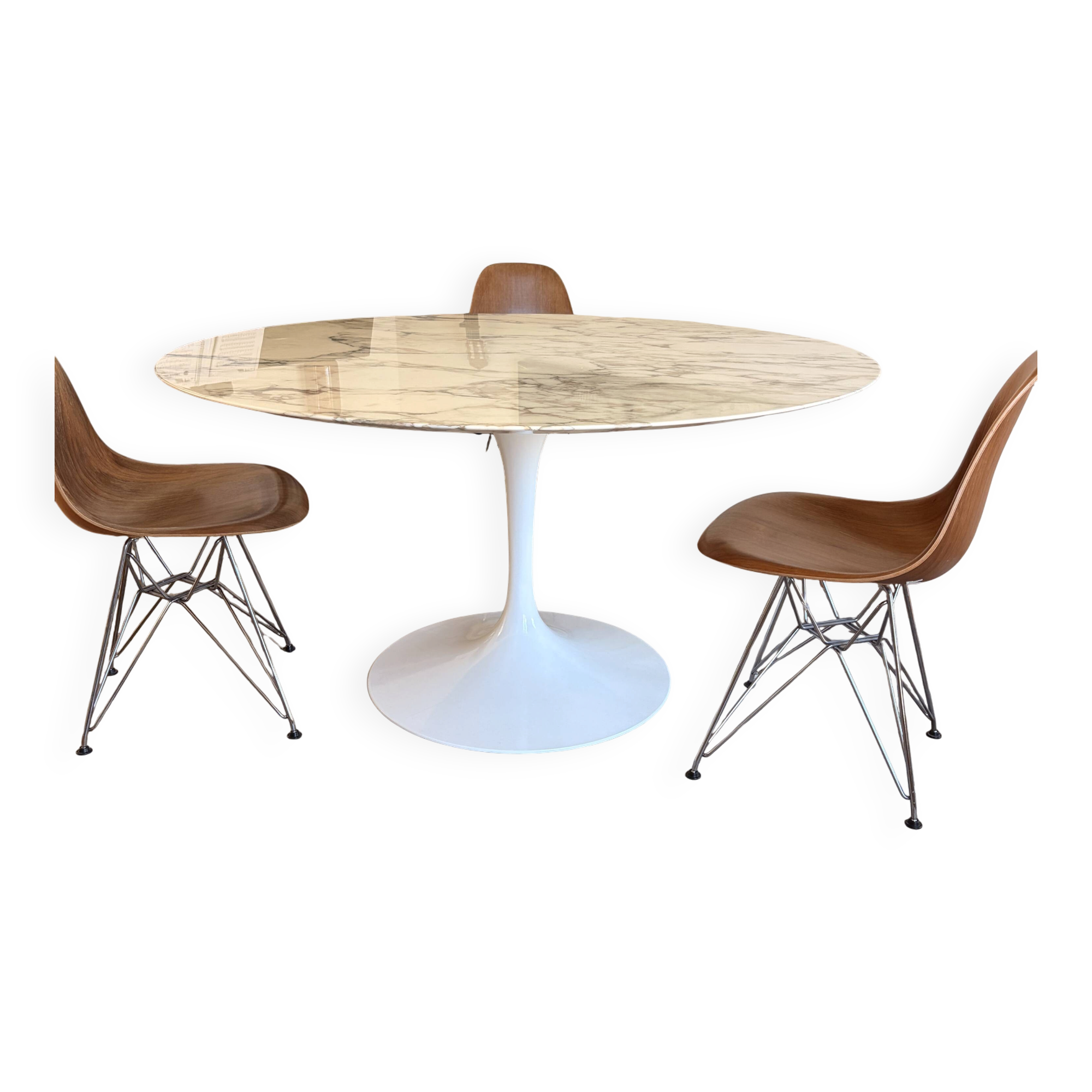 Knoll round table in marble