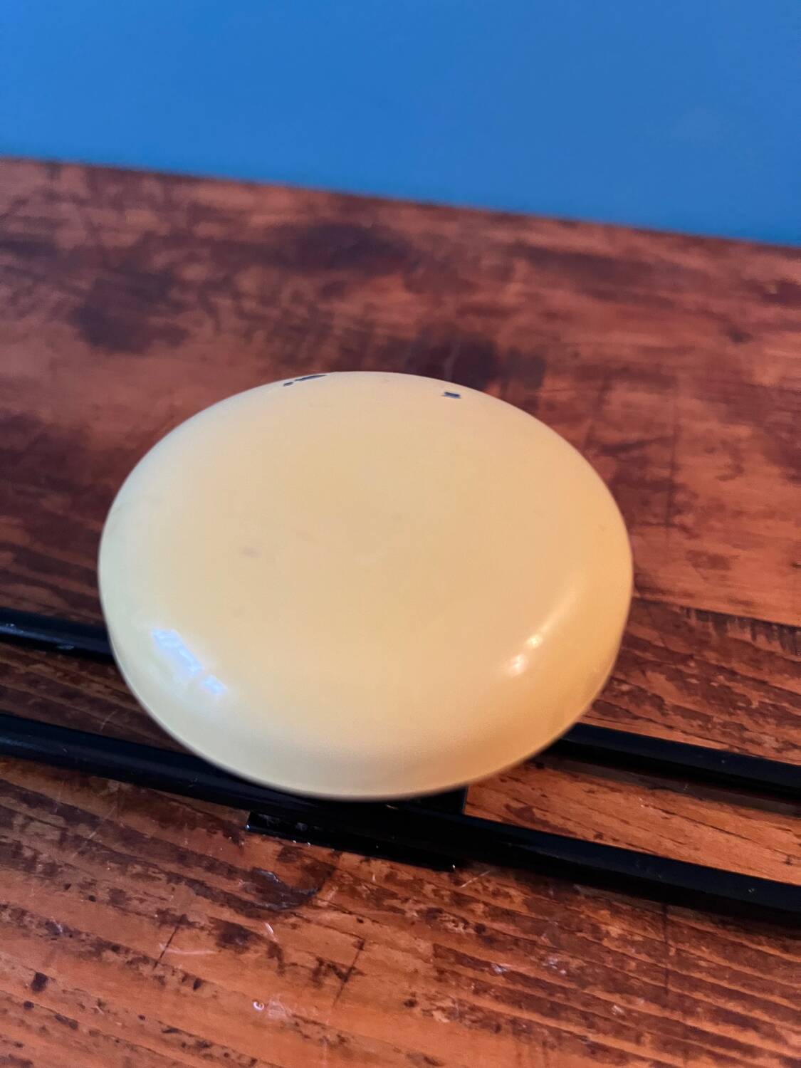 Metal wall coat rack with 4 hooks