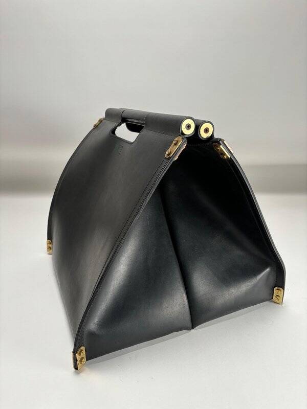 Leather and Brass Dimensionefuoco Firewood Sack by Afra & Tobia Scarpa, Italy, 1980s