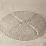 Sculpted oval glass plate with 4 compartments