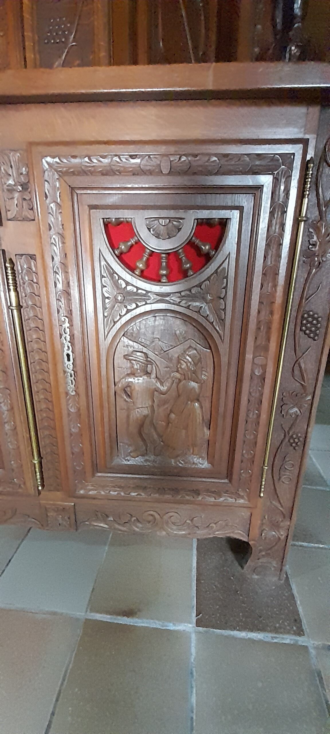 Breton furniture buffet 2 body carved by a Breton craftsman in oak with 2 keys