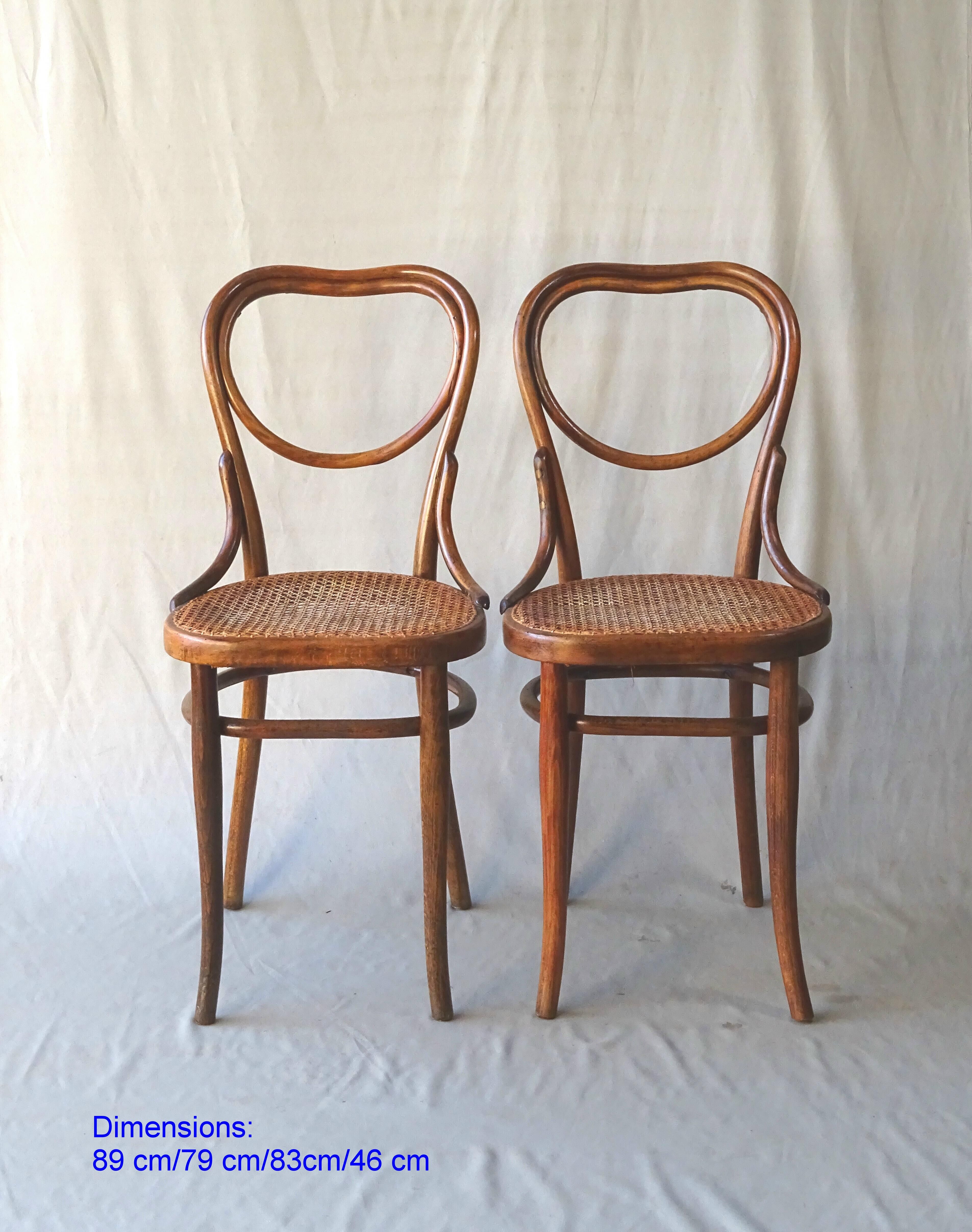 Chaises Thonet n°28 de 1900 cannées " cœur"