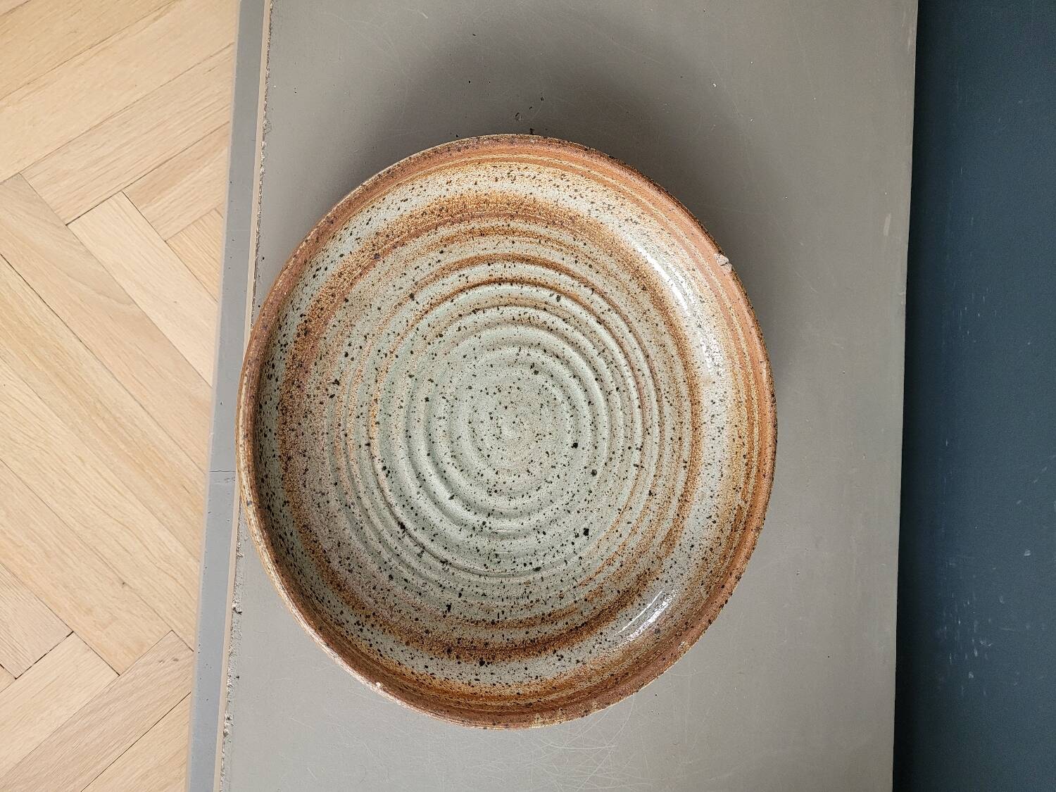 Round pyrite stoneware dish