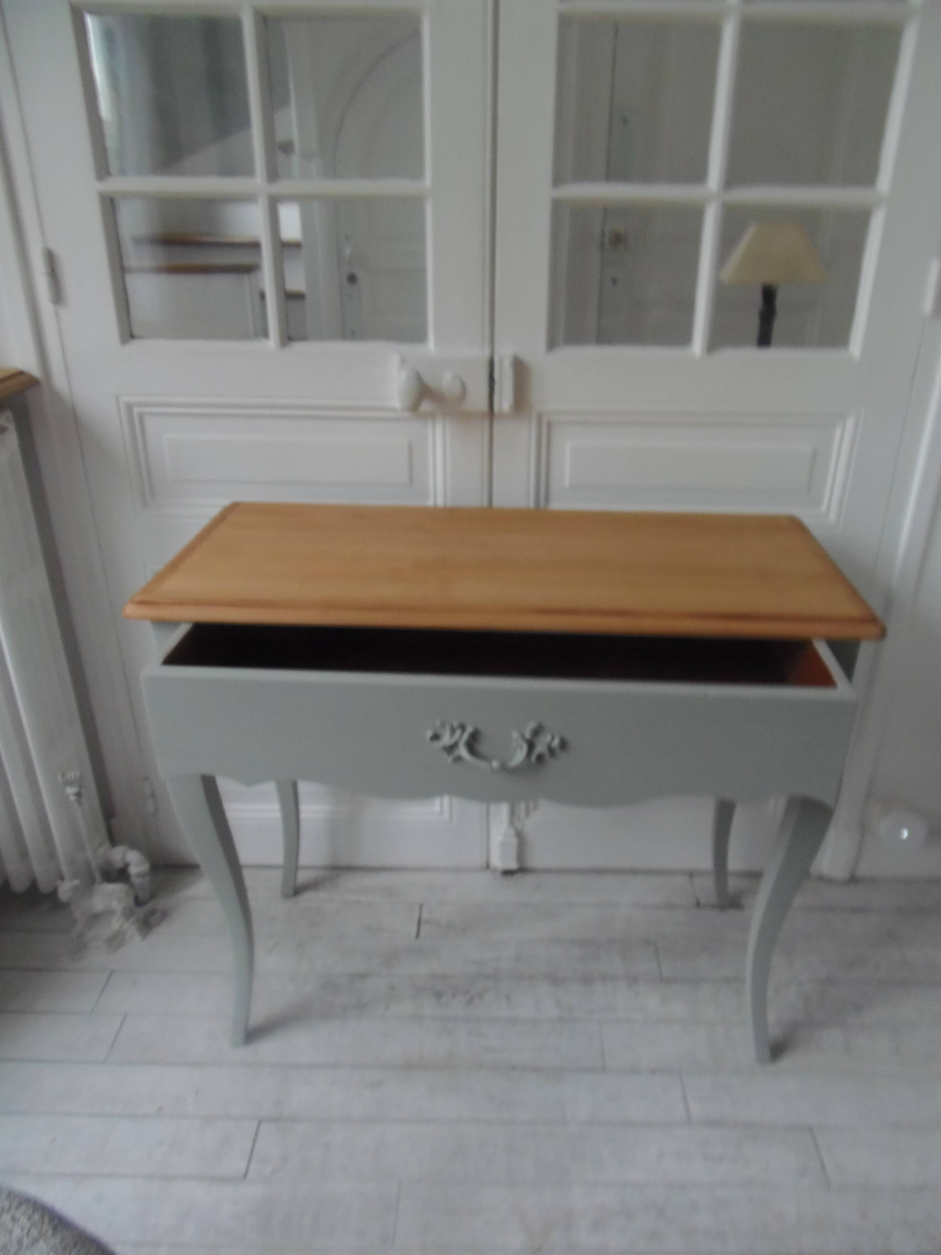 Console, side desk of beautiful craftsmanship re-enchanted in verdigris