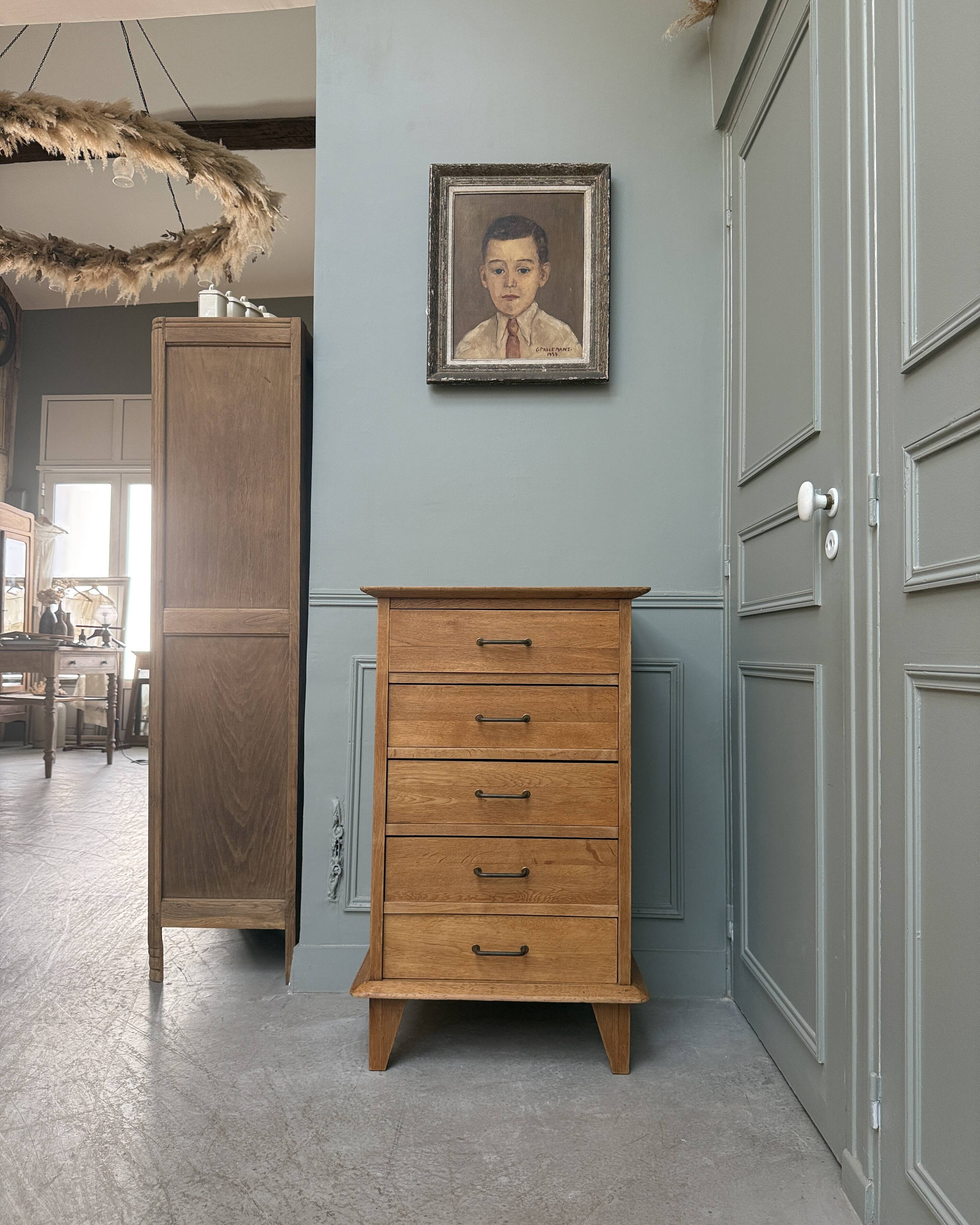 Petite commode vintage en chêne (restaurée)