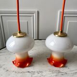 Paire de suspensions tulipes en opaline orange dégradé fil orange années 70