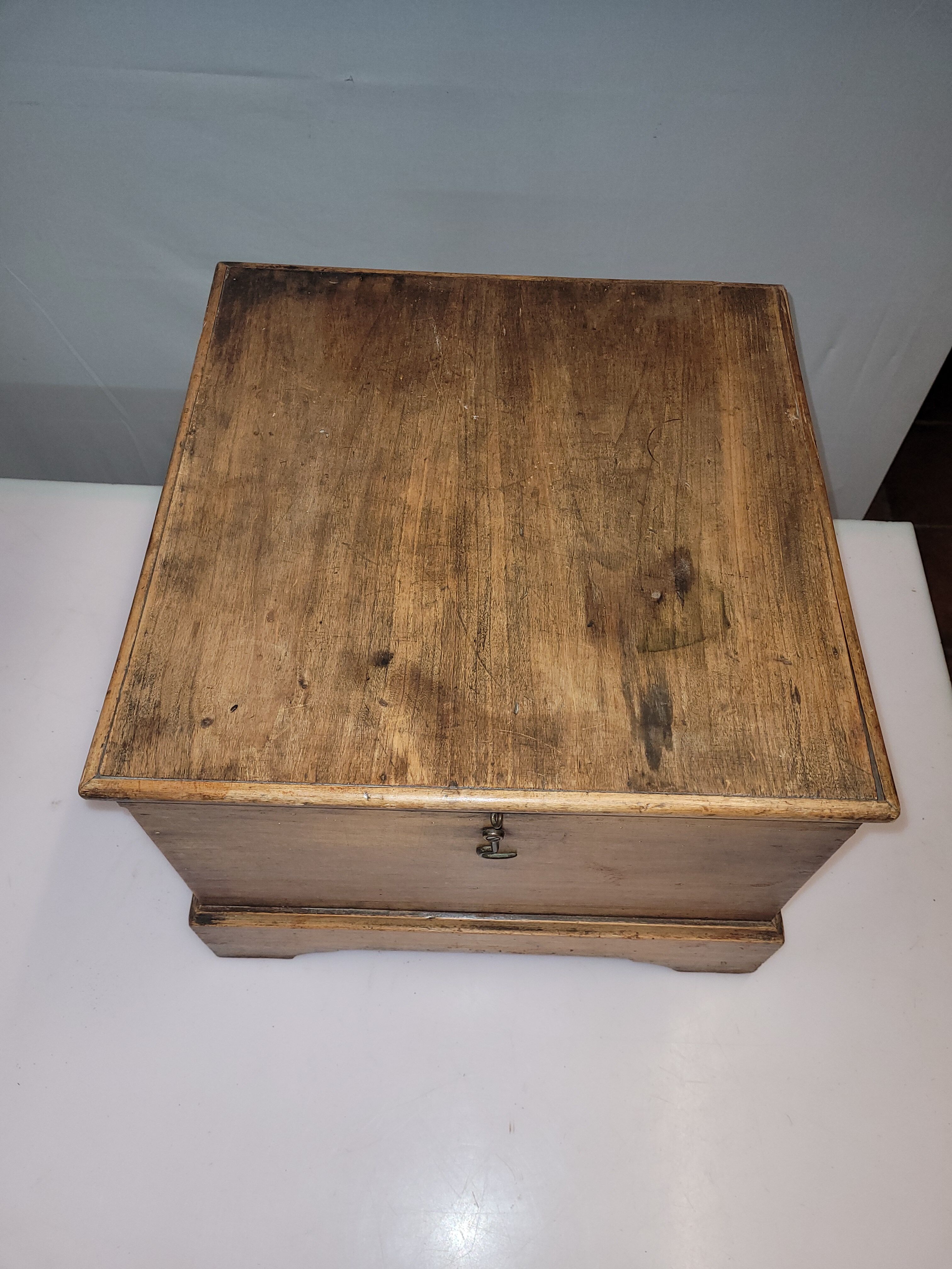 Coffre en bois