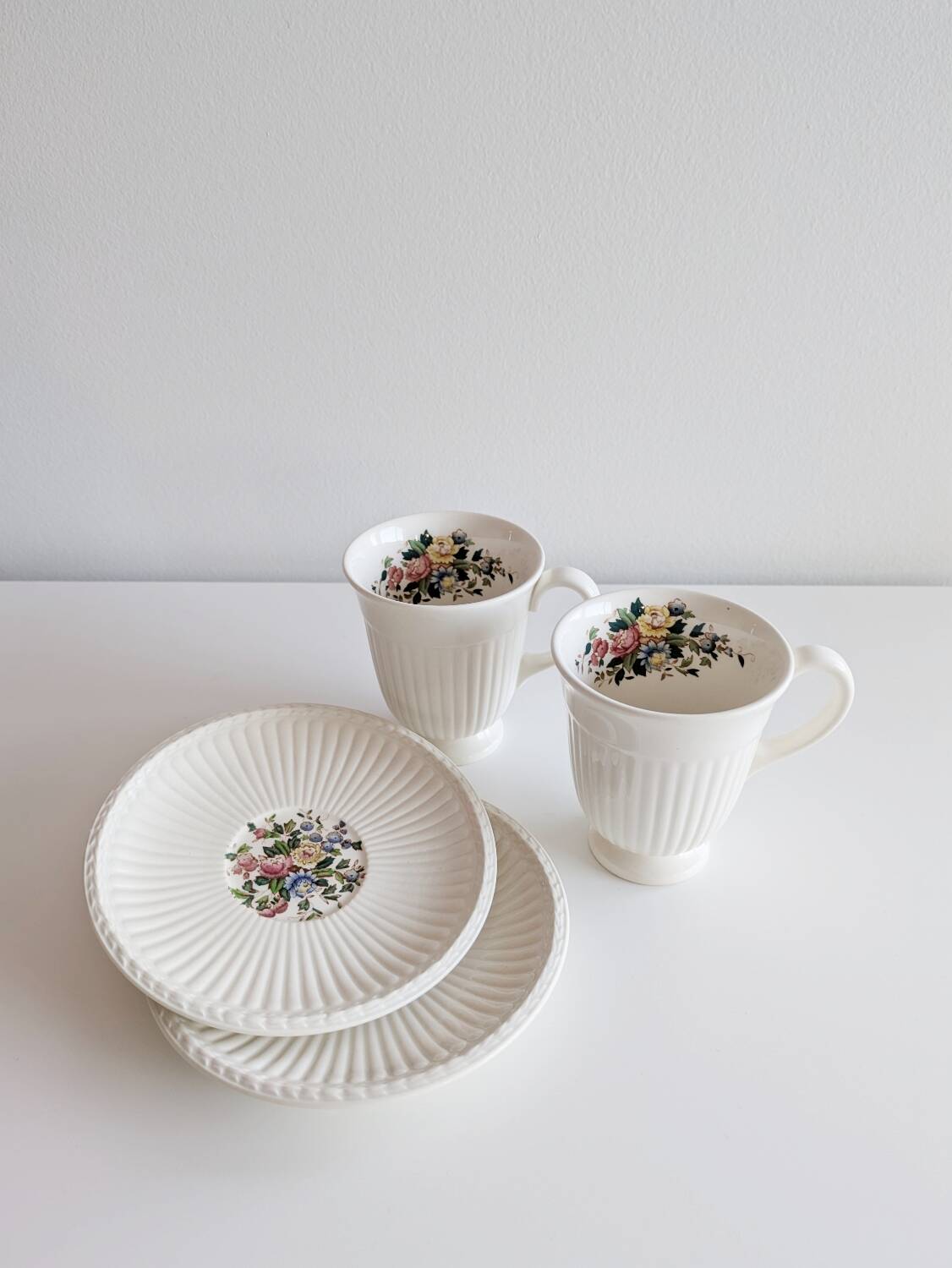 2 vintage '60 Wedgwood mugs. Conway model.