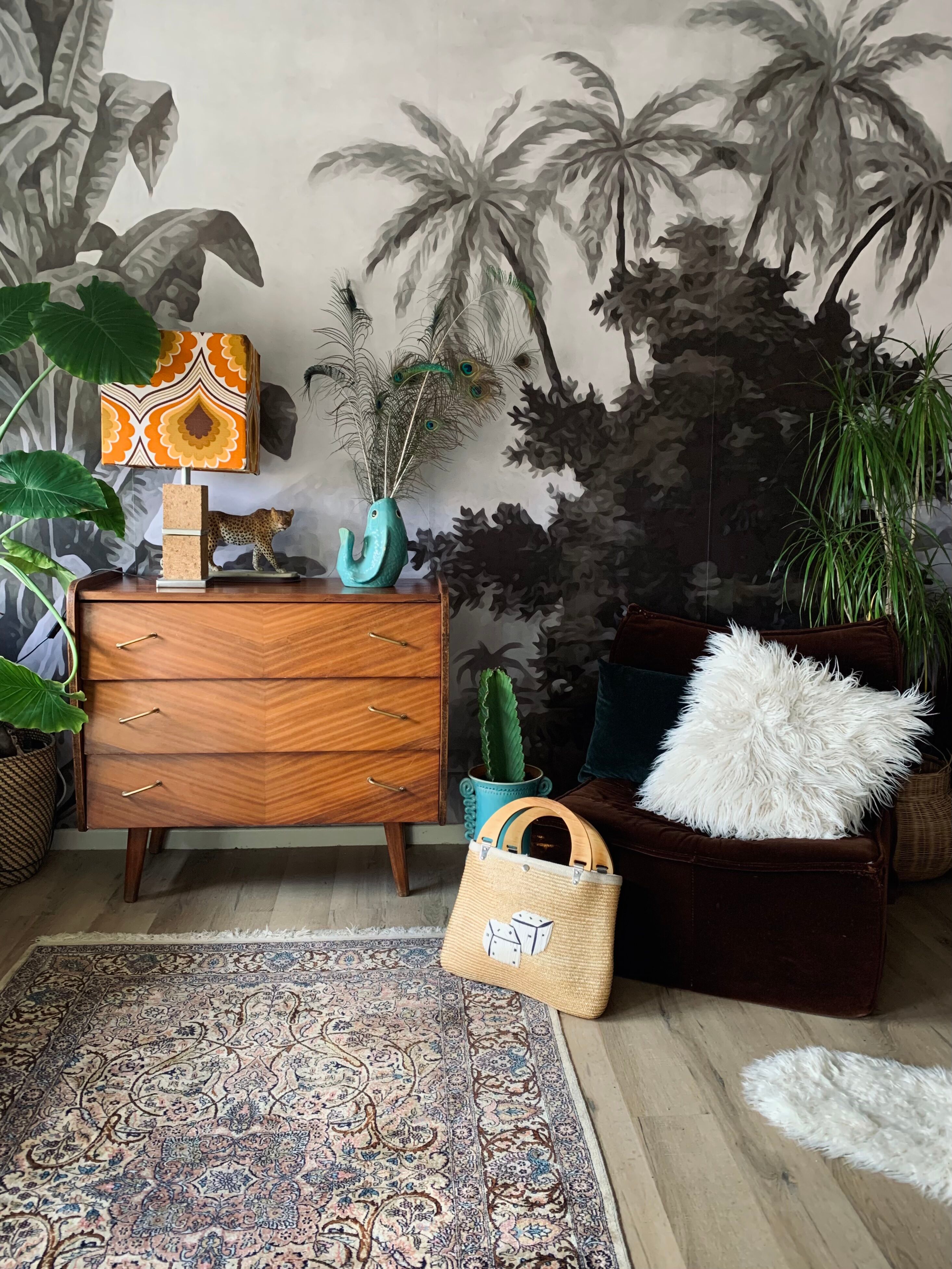 Chest of drawer compass feet