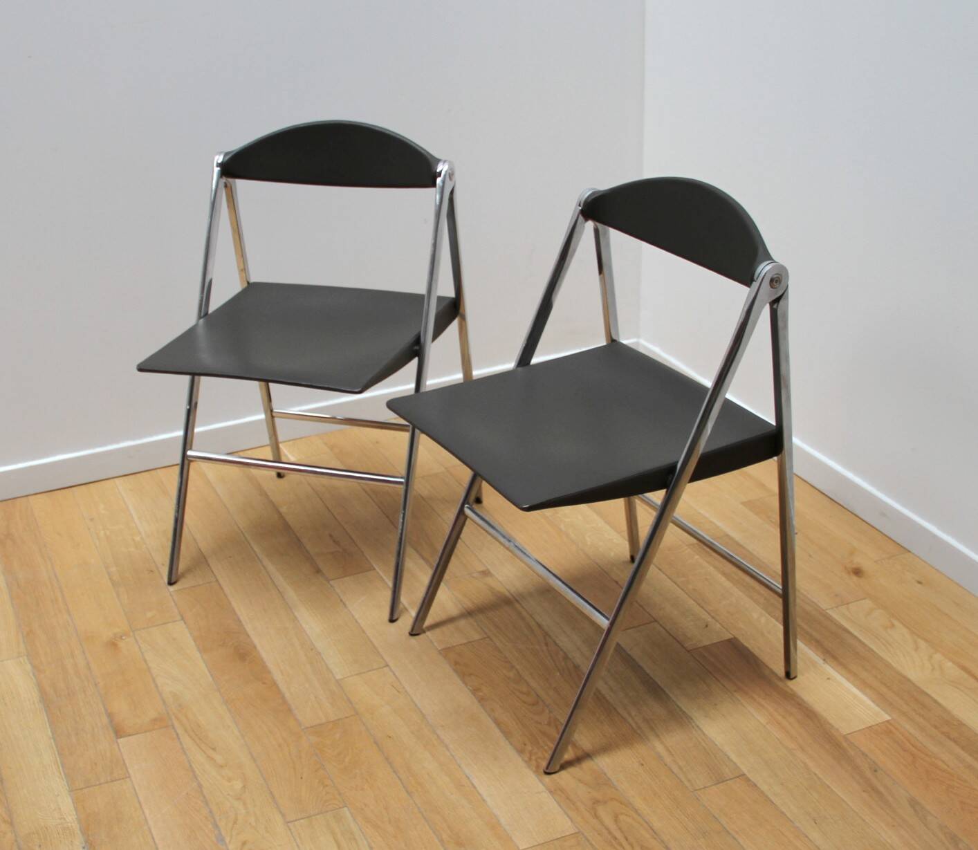 Pair of Donald Chair chairs, Poltrona Frau