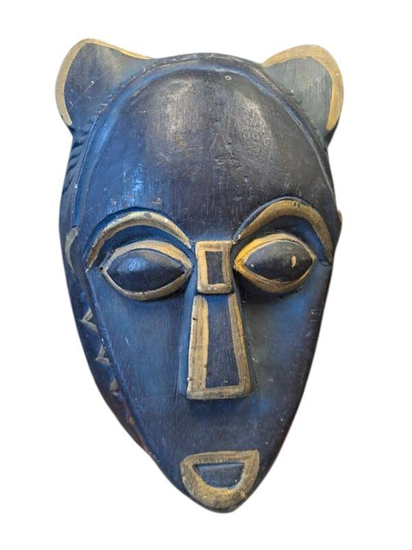 Masque africain en bois sculpté bleu et doré, oreilles de lion
