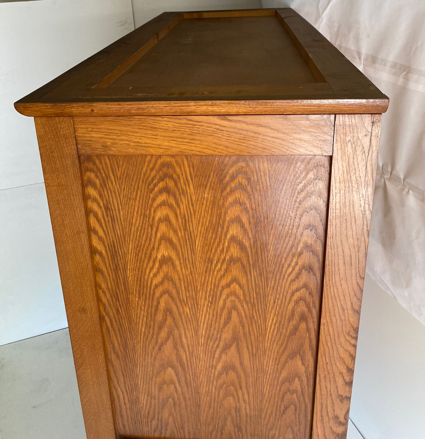 Vintage wardrobe feet compass year 60