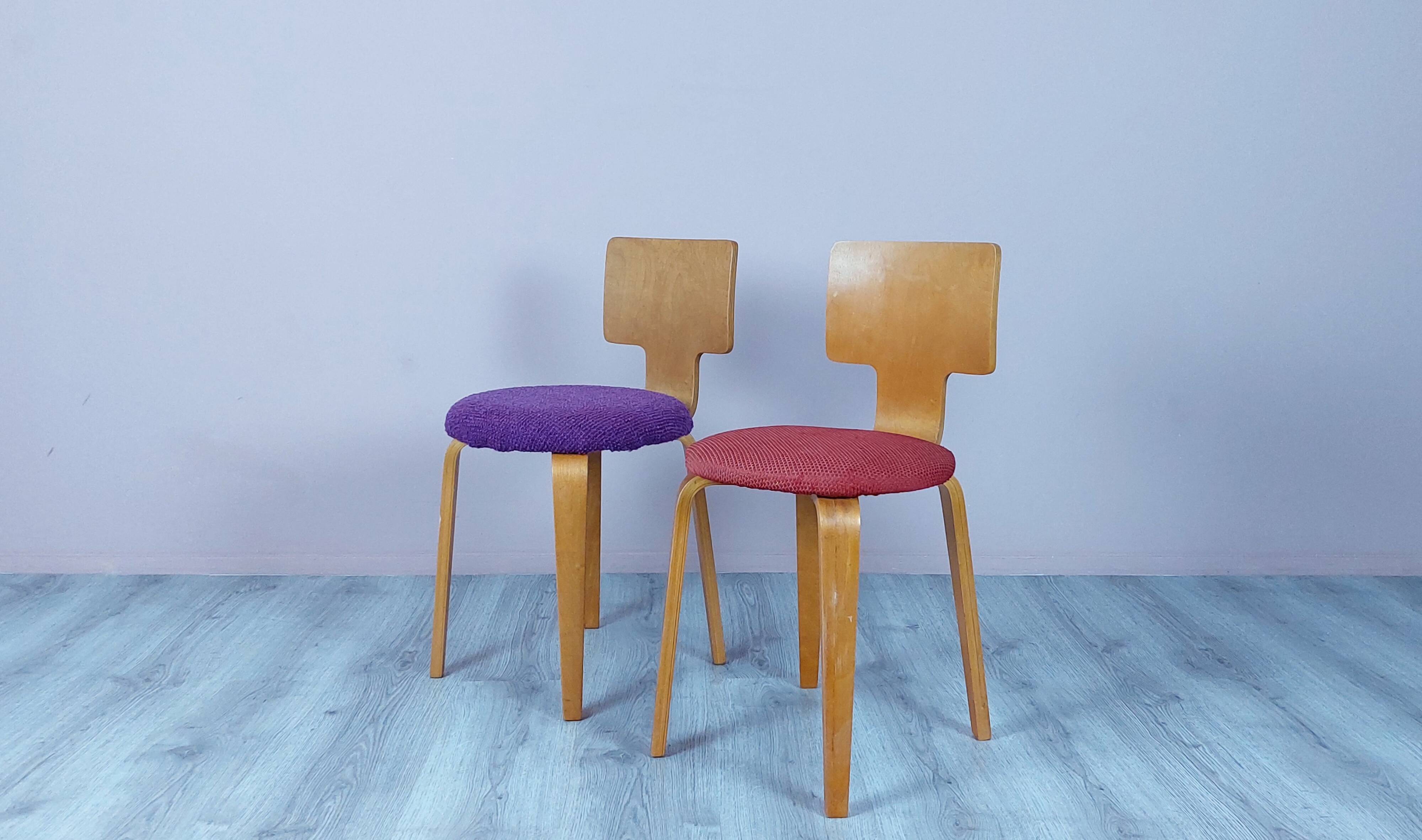 Ensemble de 2 chaises en contreplaqué par Cor Alons années 1950.