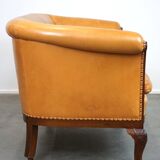 Ensemble ancien unique composé de 2 fauteuils club et d'un canapé en cuir couleur cognac à roulettes