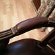 Fauteuil cabriolet Louis XVI couvert cuir marron foncé