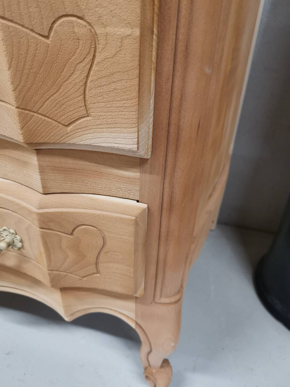 Louis XV chest of drawers in raw wood