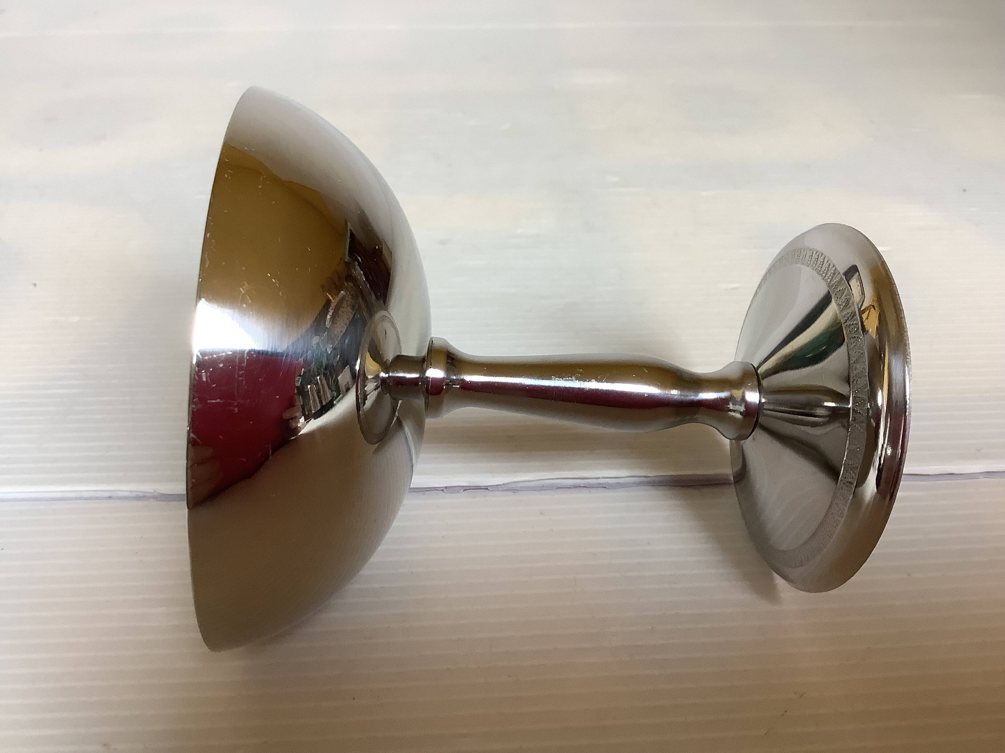 6 footed bowls with a silver metal ice frieze